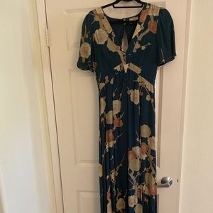 Teal flower print maxi dress. Great for fall!